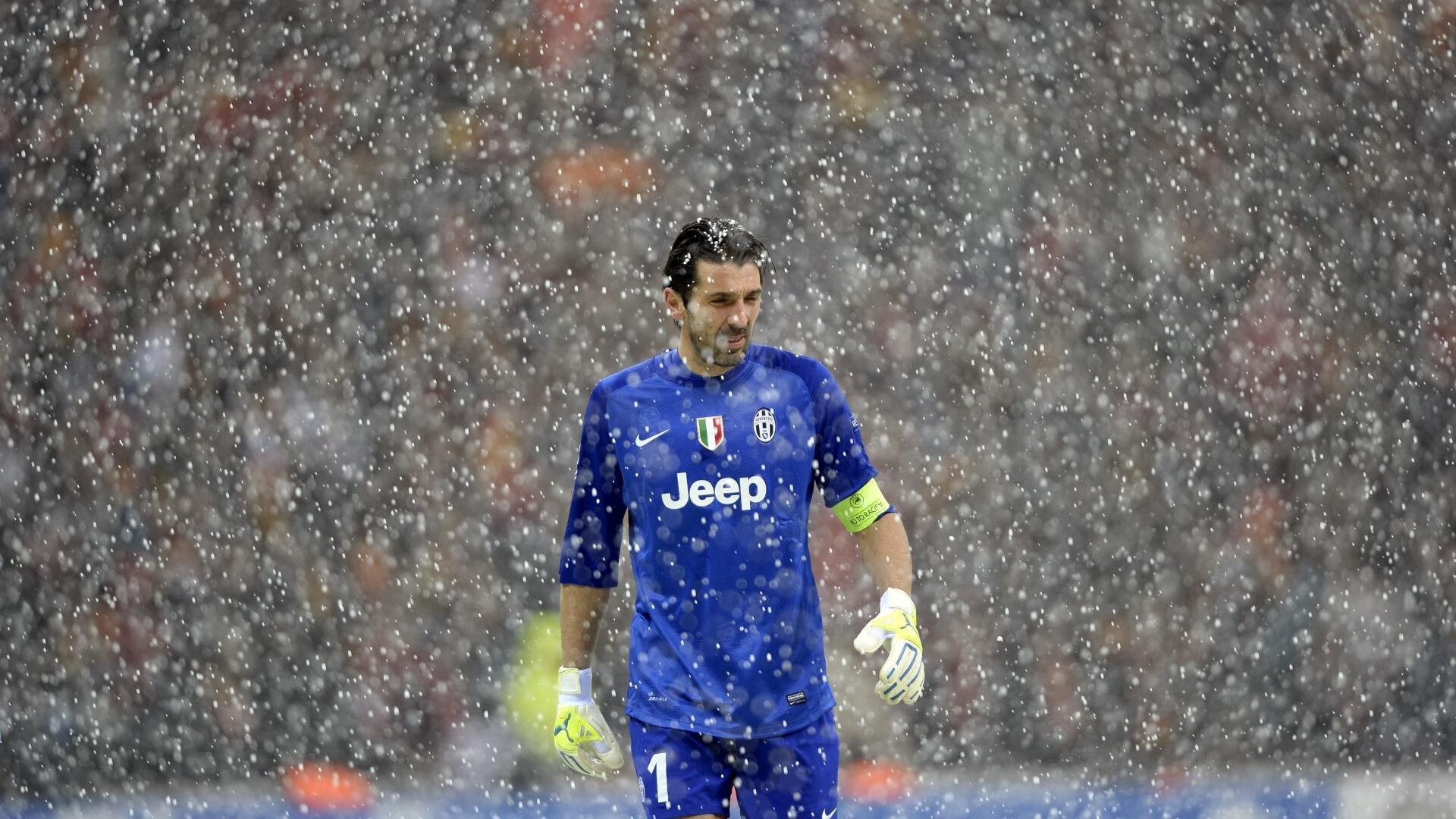 欧锦赛半决赛展开激烈角逐，胜者将面对强敌，欧锦赛快讯